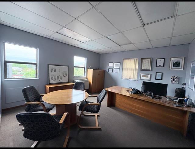 700M² OFFICE FOR SALE IN FOURWAYS